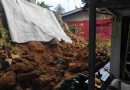Tembok Penahan Ambrol Diterjang Hujan, Longsor Ancam Permukiman Warga