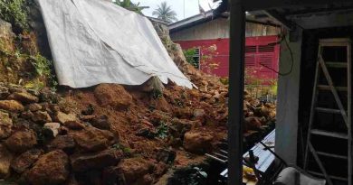 Tembok Penahan Ambrol Diterjang Hujan, Longsor Ancam Permukiman Warga
