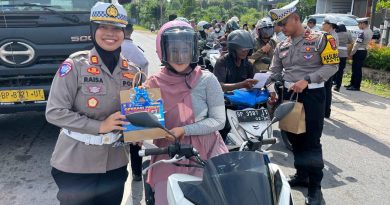 Pengendara Tertib di Tanjungpinang Diberi Hadiah dalam Operasi Patuh Seligi 2025