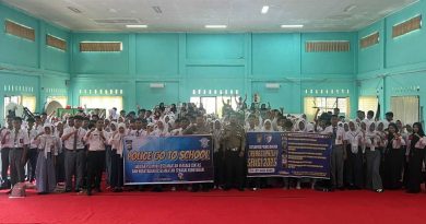 Polisi “Masuk Kelas” Satlantas Polres Bintan Edukasi Pelajar soal Tertib Lalu Lintas Lewat Program Police Go To School