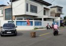 Kabel Listrik Menjuntai di Simpang Teluk Kriting, Warga Pasang Karung Demi Keselamatan Pengendara