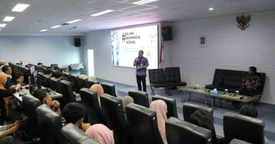 Kejati Kepri Ajak Mahasiswa Polibatam Bijak di Dunia Digital Kejati Kepri Ajak Mahasiswa Polibatam Bijak di Dunia Digital