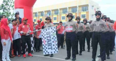 Ribuan Warga Padati Gerak Jalan Proklamasi 8 Km Putri di Tanjungpinang