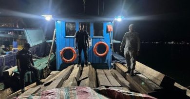 Aksi Cepat Bakamla! Penyelundupan Kayu Ilegal di Batam Digagalkan Saat Bongkar Muat