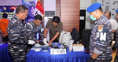 TNI AL Gagalkan Penyelundupan 1 Kg Sabu di Batam, Dua Kurir Dibekuk TNI AL Gagalkan Penyelundupan 1 Kg Sabu di Batam, Dua Kurir Dibekuk