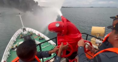 Polisi Selidiki Asal Usul Kapal Misterius yang Terbakar di Selat Riau