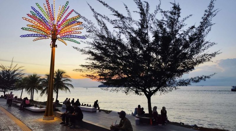 Area Publik Gurindam 12 Kini Resmi Dibuka, Wajah Baru Tepi Laut Tanjungpinang Makin Hidup Area Publik Gurindam 12 Kini Resmi Dibuka, Wajah Baru Tepi Laut Tanjungpinang Makin Hidup