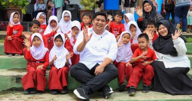 Pemkab Bintan Bagikan Seragam Sekolah Gratis, Dorong Pemerataan Pendidikan Sejak Dini