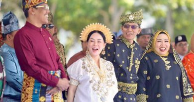 Balutan Adat Nusantara, Pawai Budaya HJB ke-196 Tegaskan Batam Kota Multikultural